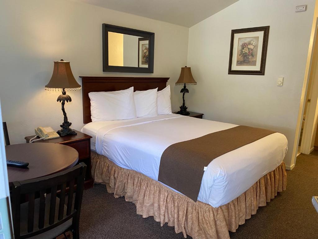 Bide-A-Wee Inn and Cottages photo