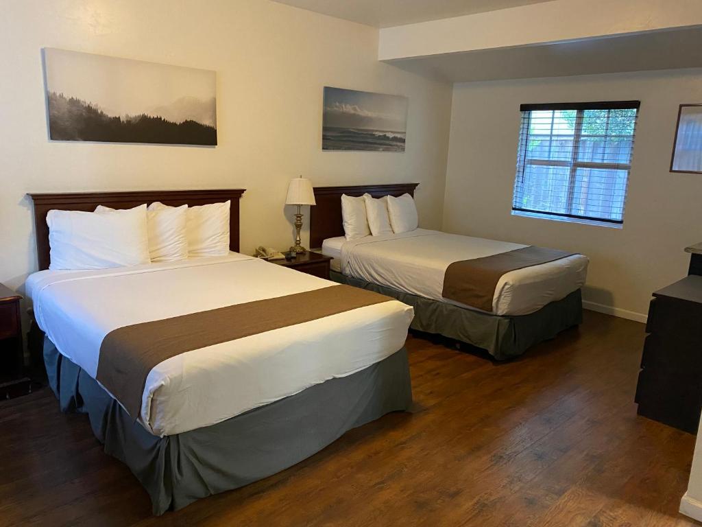 Bide-A-Wee Inn and Cottages photo