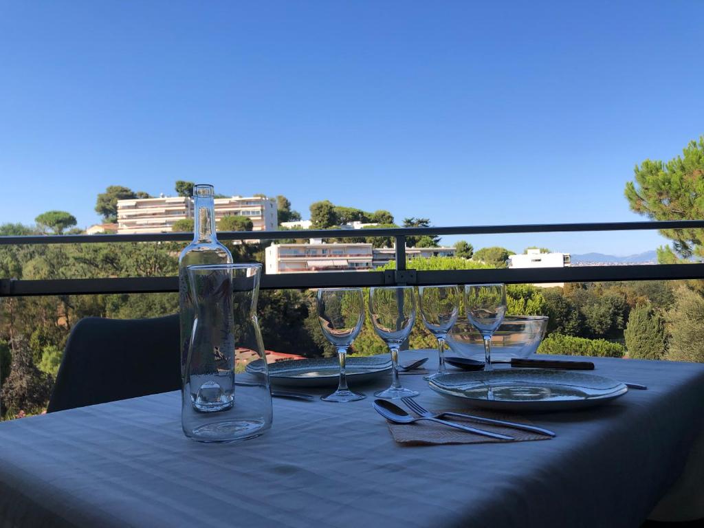 Nápoje v ubytovaní Appartement 2 personnes calme proche de la mer piscine tennis