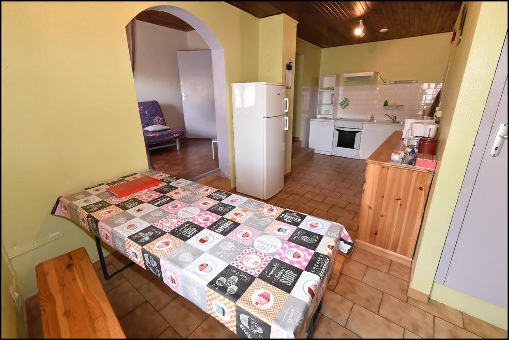 Kuchyň nebo kuchyňský kout v ubytování Doudou Vercors