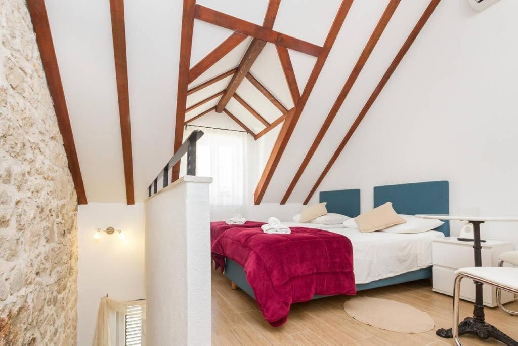 Peruzovic Rooms 1 - 16