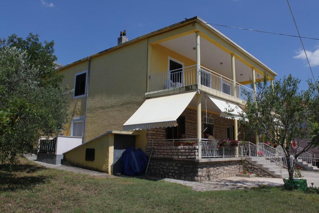 Budova, v ktorej sa apartmán nachádza