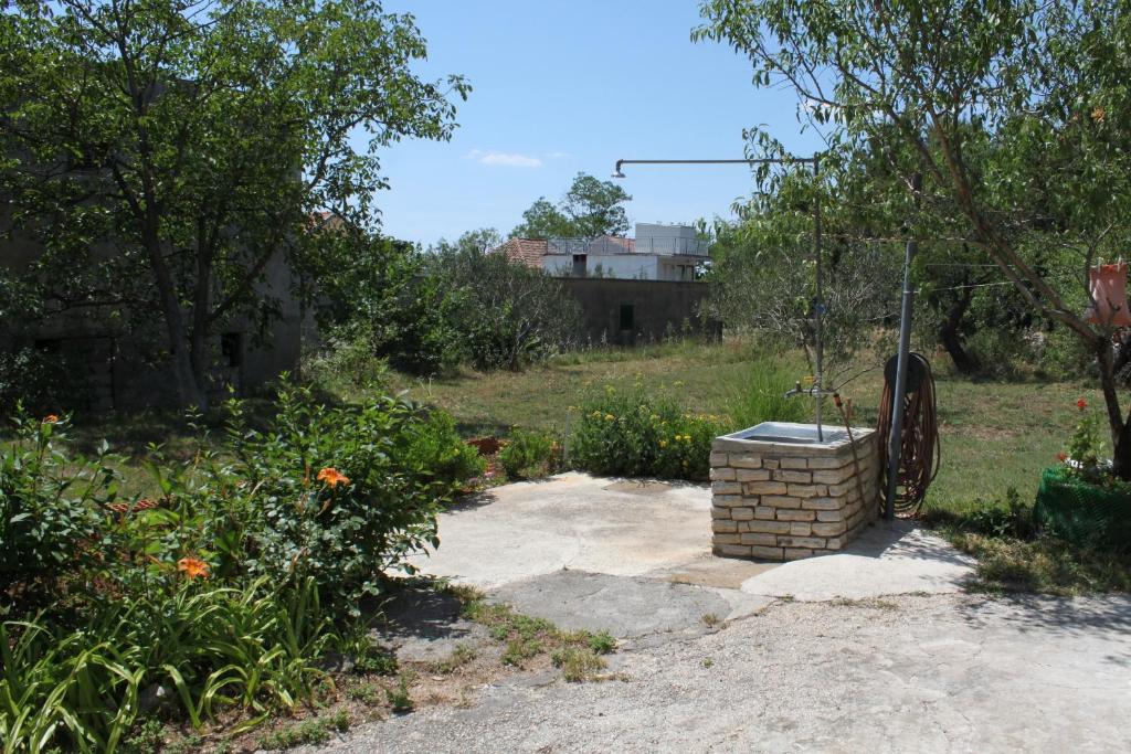 Vonkajšia záhrada v ubytovaní Apartment Starigrad 6623c
