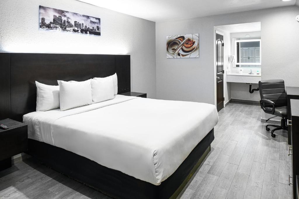 Cama o camas de una habitación en Hollywood Inn Express LAX