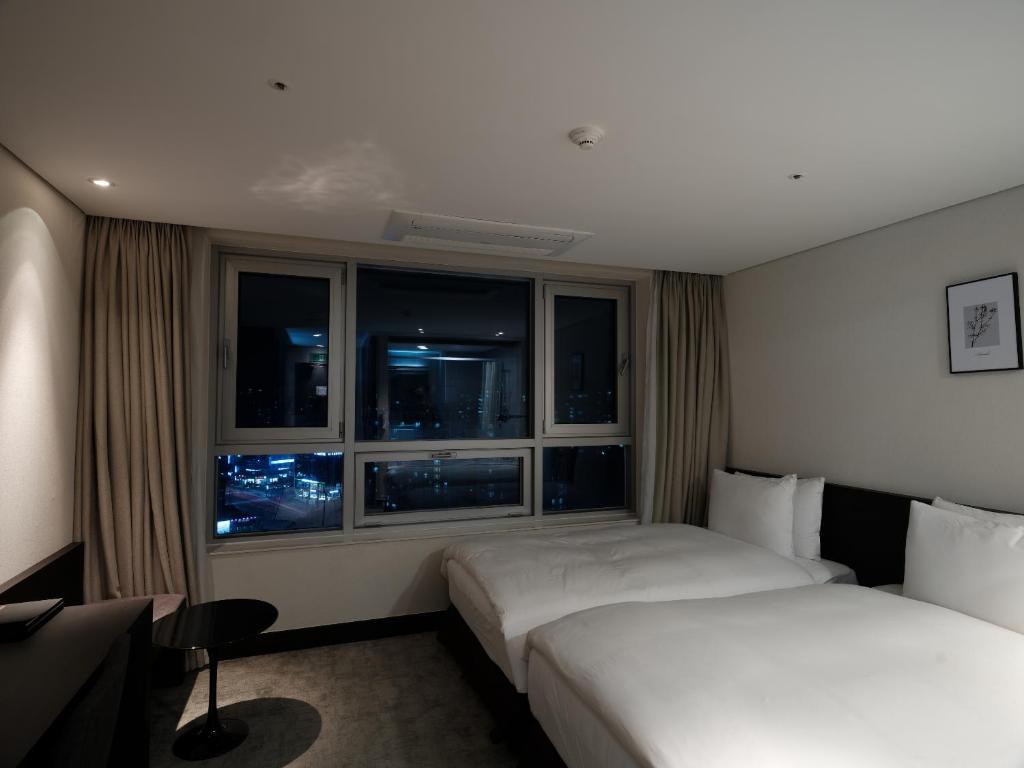 Ramada Encore by Wyndham CheonAn - Twin Room