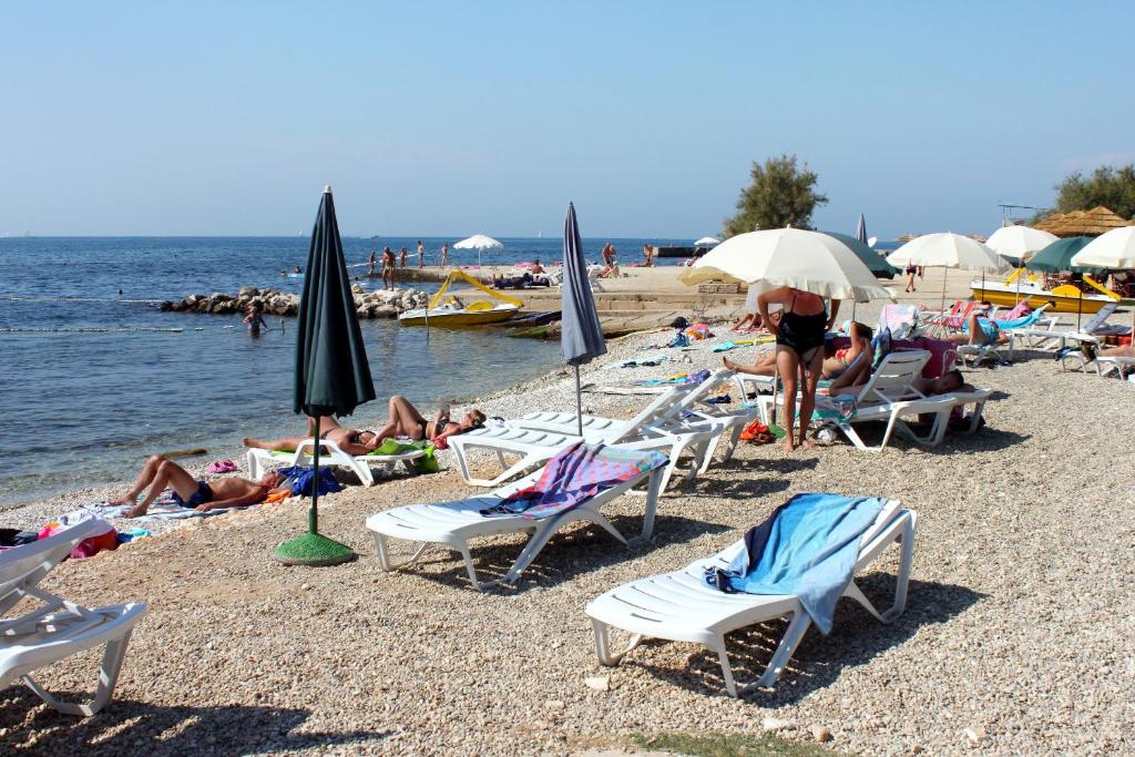 Fotografia z galérie ubytovania Apartments with a parking space Porec - 7012 v Poreči