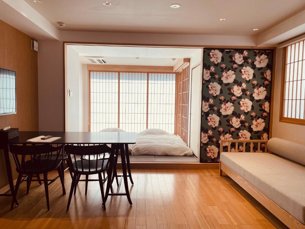 Postel nebo postele na pokoji v ubytování Nplus Tokyo Akihabara Premium