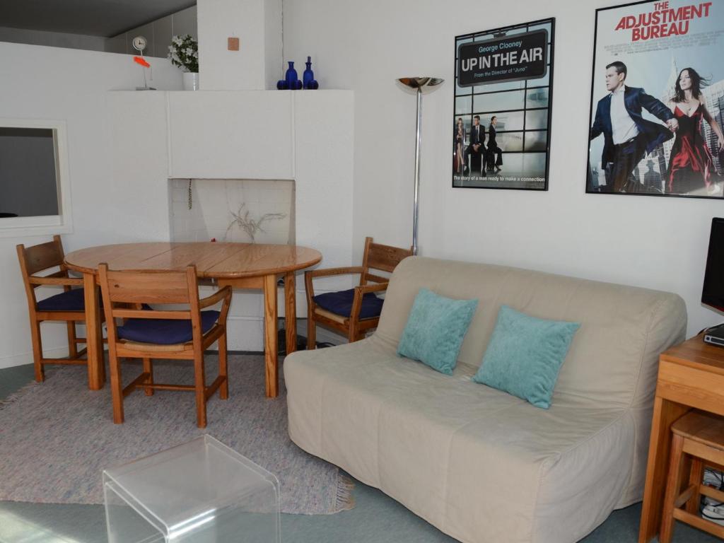 a living room with a couch and a table at Appartement Flaine, 2 pièces, 6 personnes - FR-1-425-137 in Arâches-la-Frasse