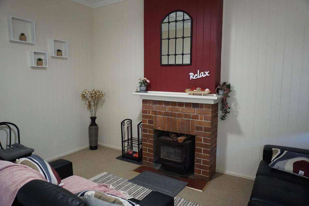 Harris House2 bedroom unit with INDOOR FIREPLACE Holiday home
