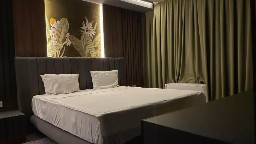 Postel nebo postele na pokoji v ubytování Hotel Emka