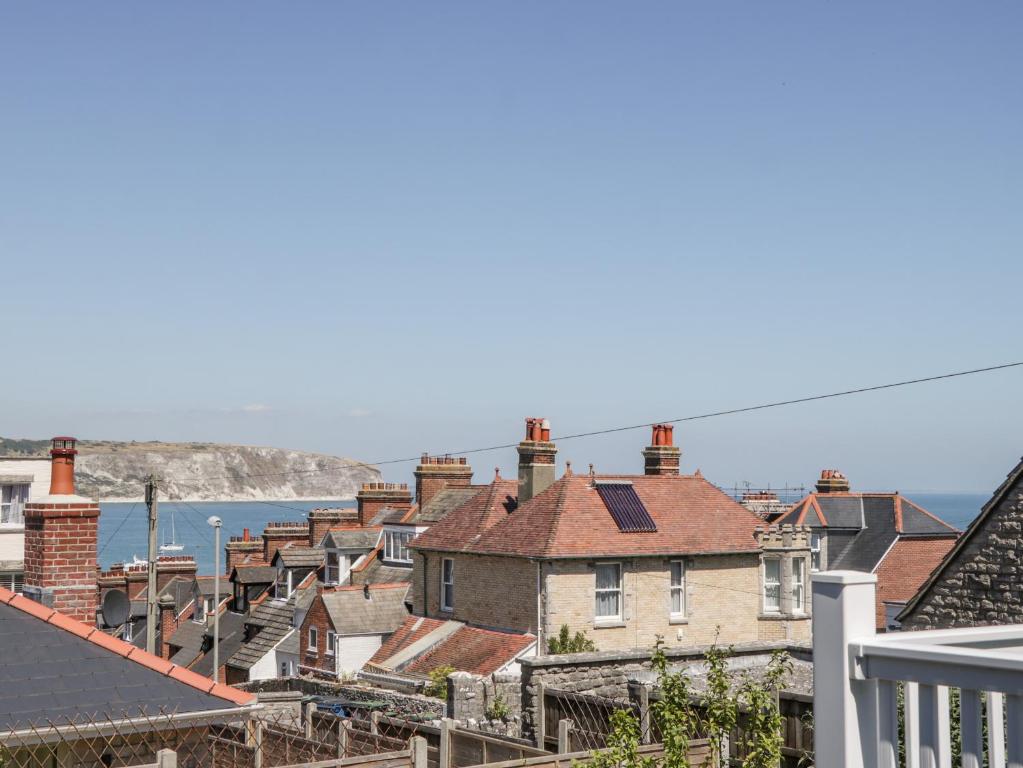 a row of houses with the ocean in the background at Seaview in Swanage