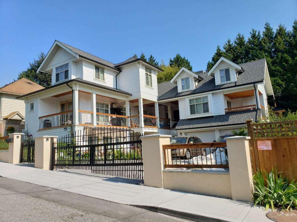 Gallery image of Holland Villa Vancouver in New Westminster
