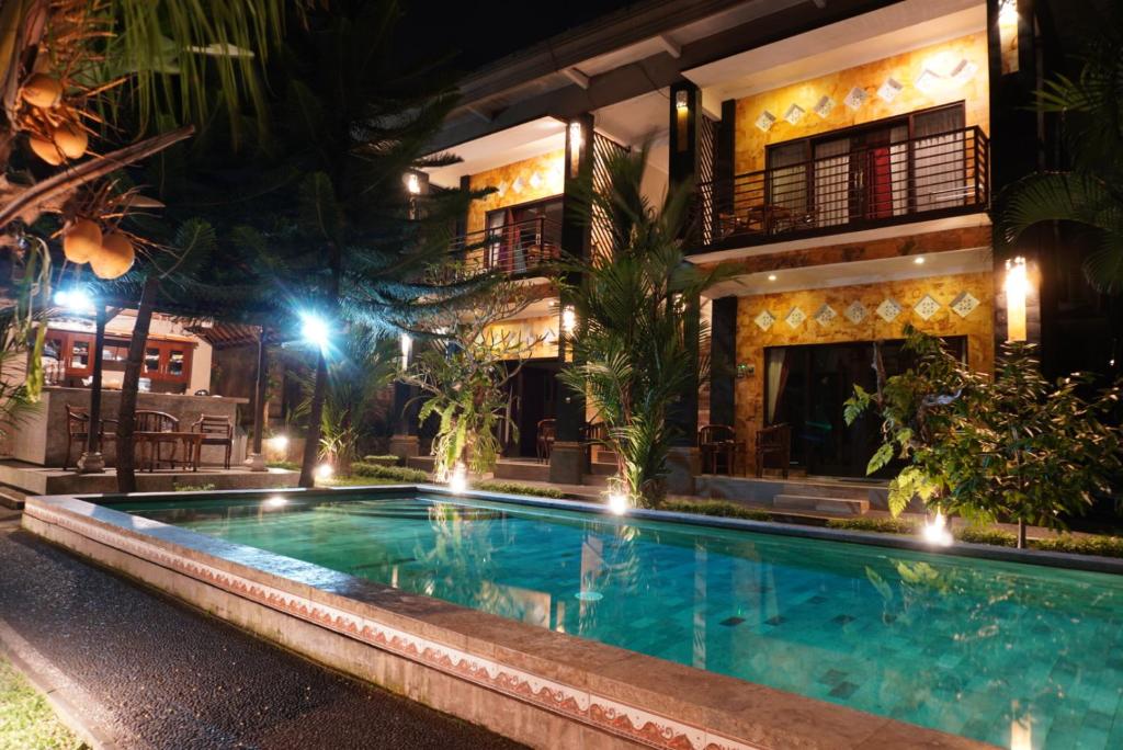 Bazén v ubytování Puri Bisma Ubud - 4 Bedroom PRIVATE VILLA - 10 min walking to Ubud Center nebo v jeho okolí