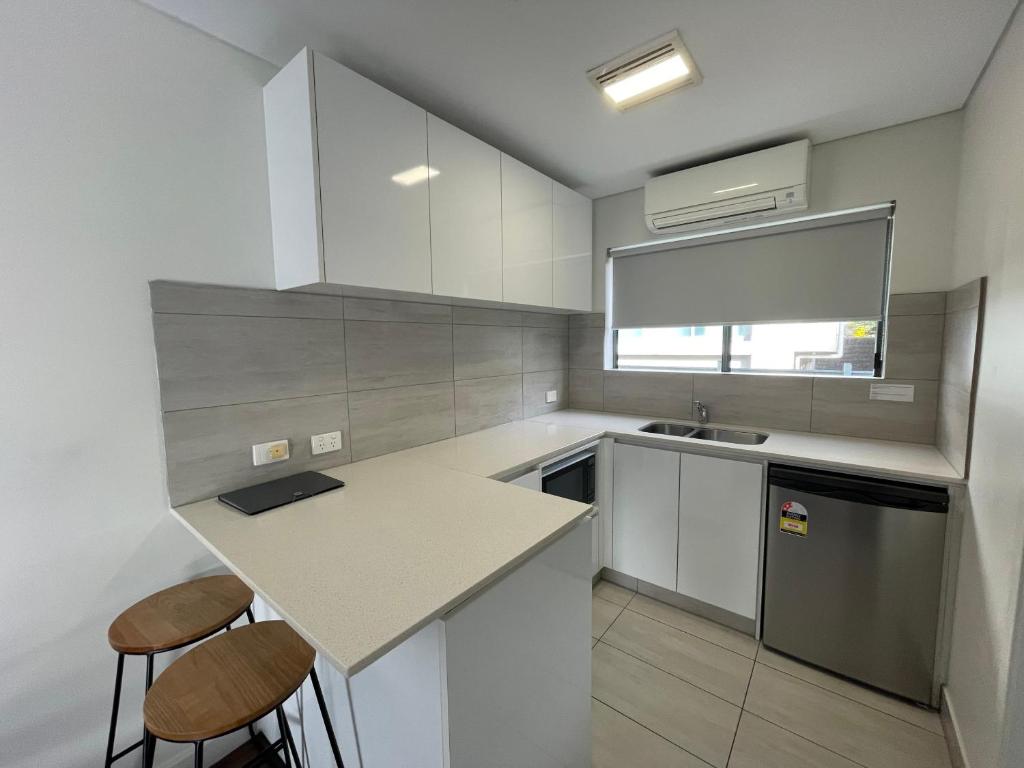 Una cocina o cocineta en Coastal Motel