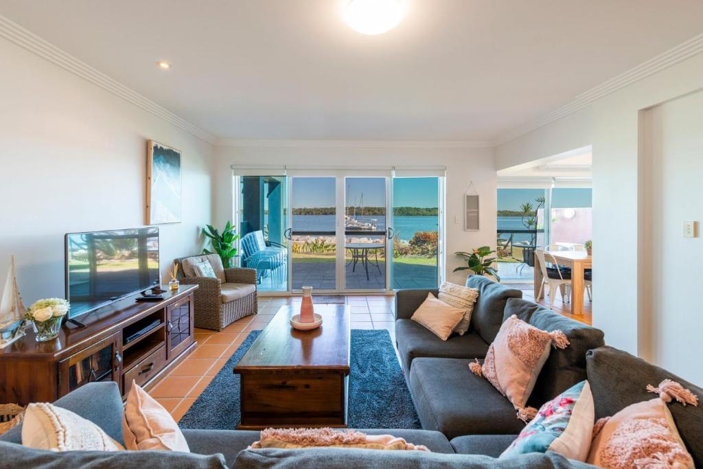Χώρος καθιστικού στο Riverview Apartment 2.3