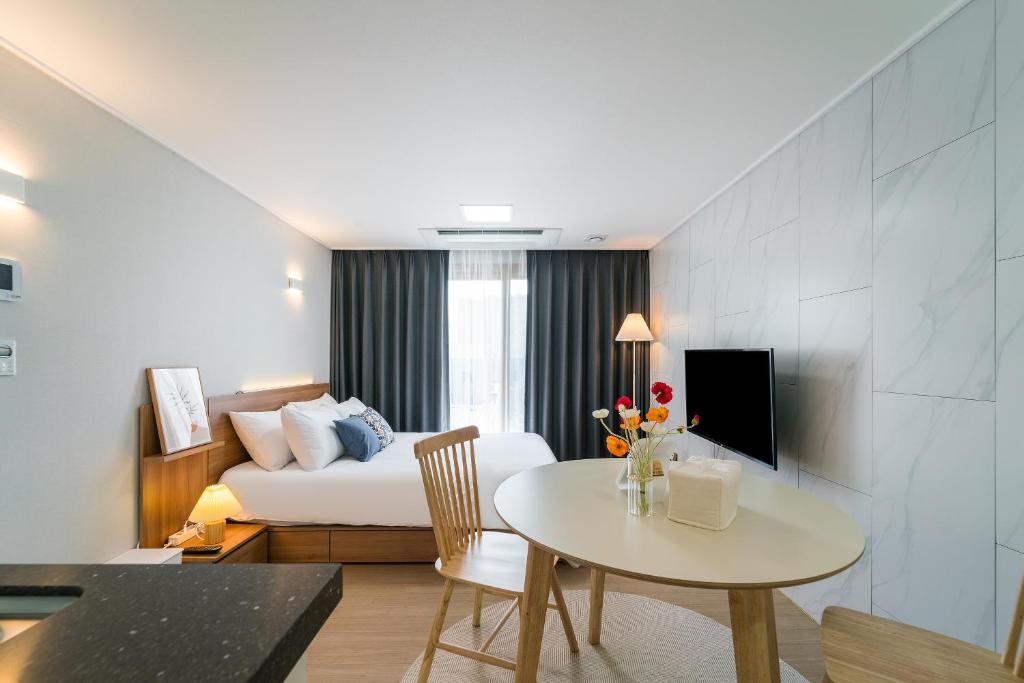 Urbanstay Jeju Airport - Studio