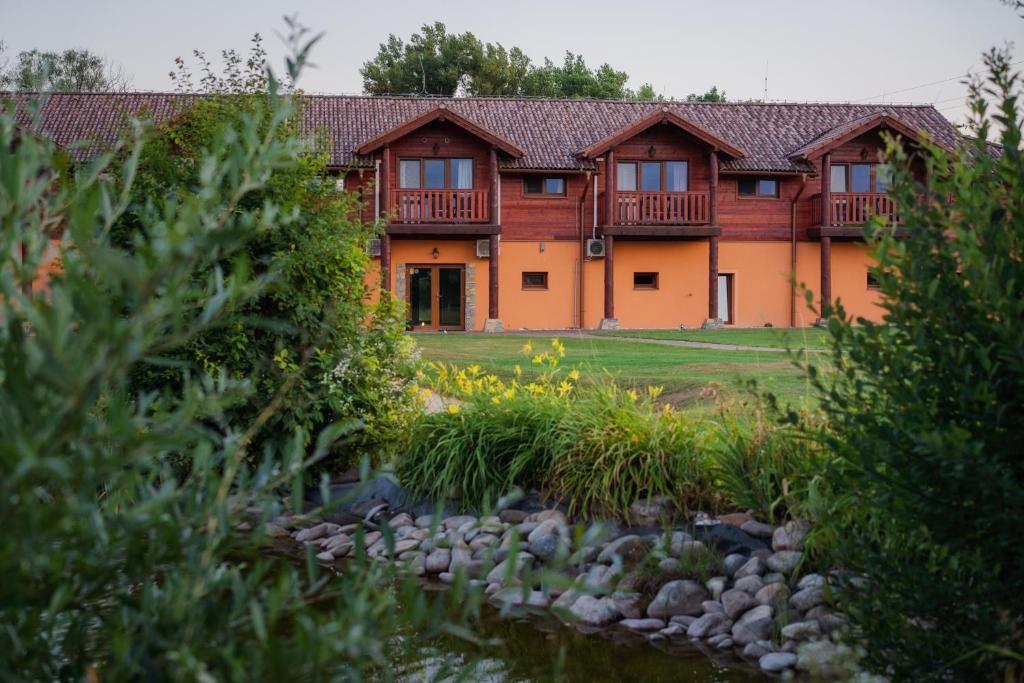 Vonkajšia záhrada v ubytovaní Tri Duby Golf Apartments