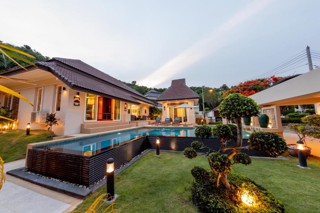 a house with a swimming pool in a yard at Hua Hin Horizon in Hua Hin