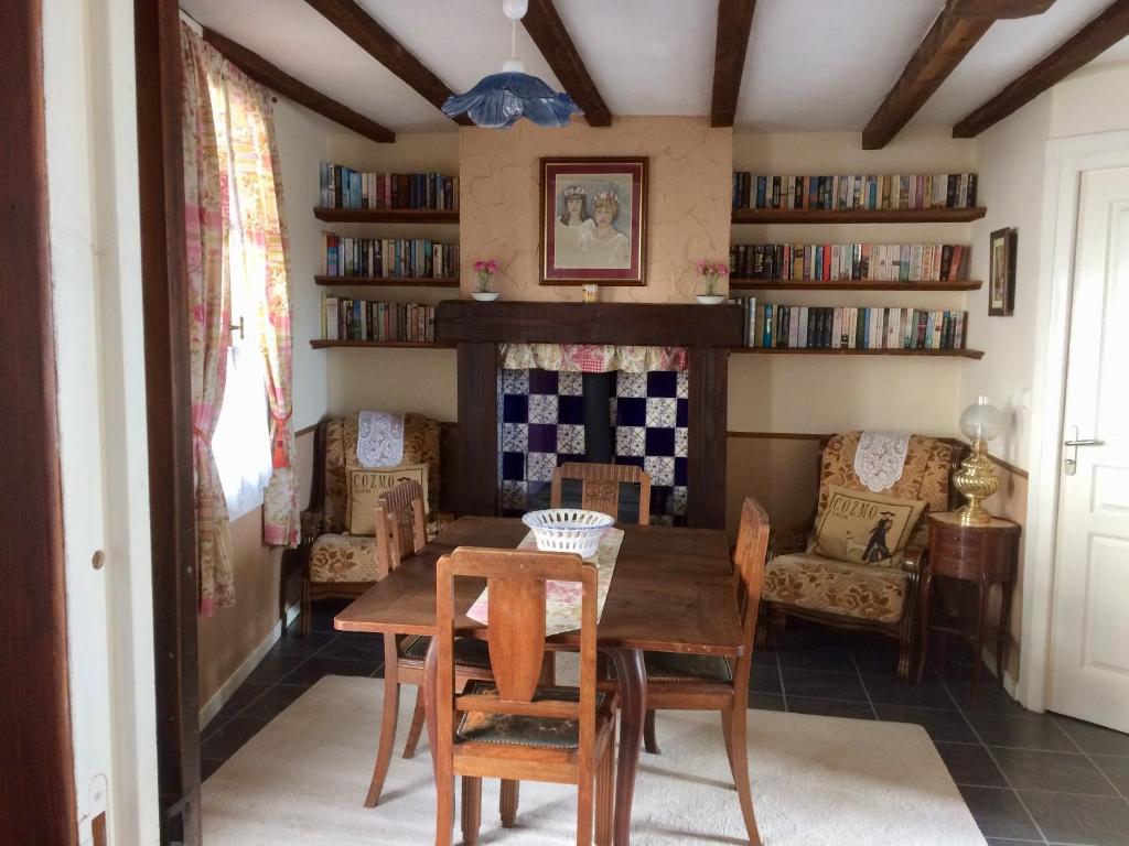 La Petite Maison, Vignols - Maison D'une Chambre