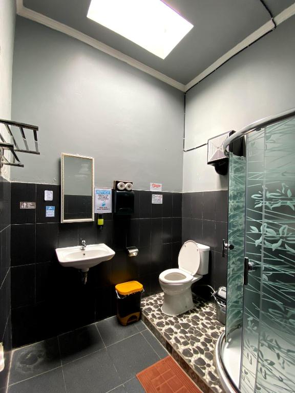 Kúpeľňa v ubytovaní Dong Paloh Hostel