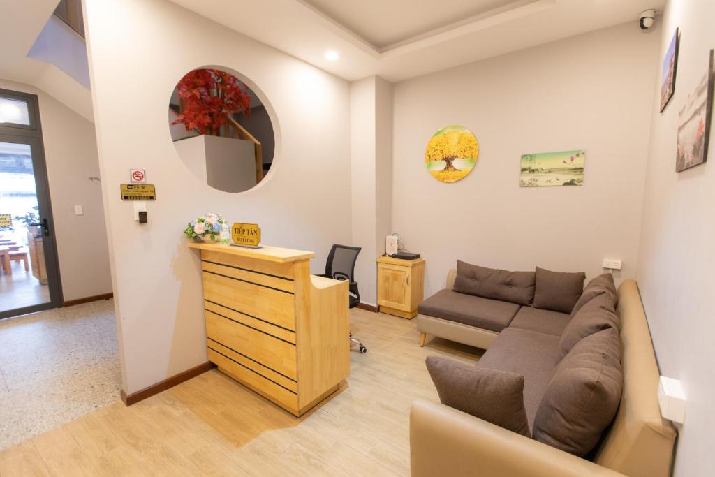 Khu vực ghế ngồi tại Nguyễn Tài Hostel &amp; Coffee Đà Lạt