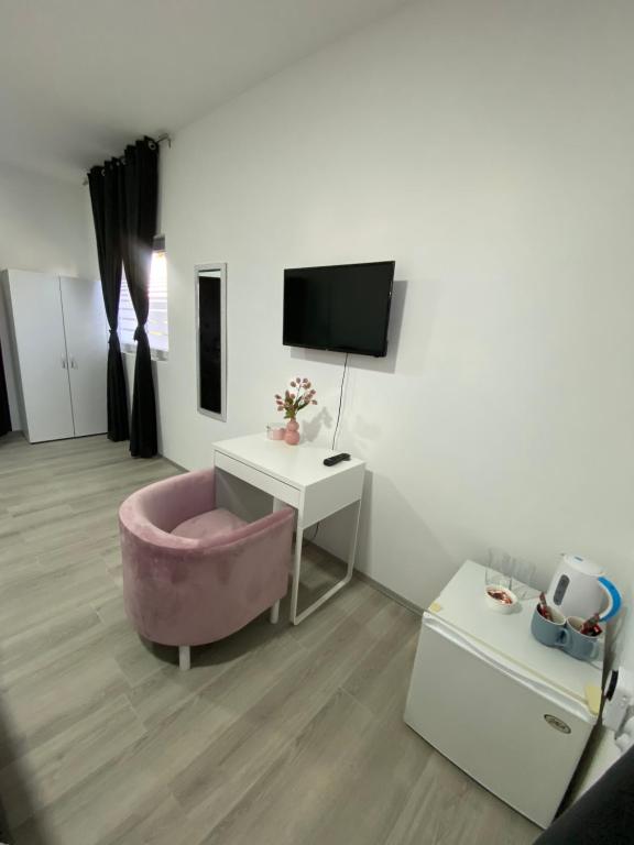 Sjónvarps- og/eða afþreyingartæki á Apartmani Home