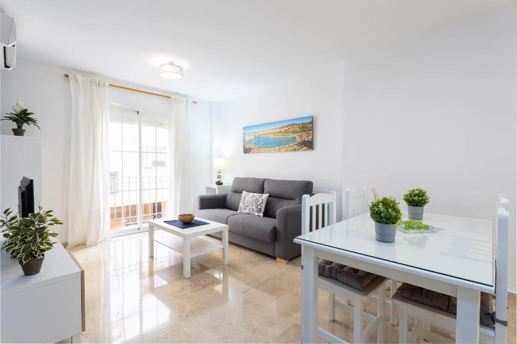 Posedenie v ubytovaní Holidays2Malaga Capuchinos French balconies, private parking, WiFi & Air con