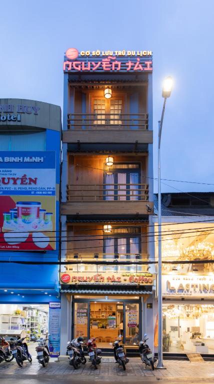 Tòa nhà nơi nhà khách tọa lạc