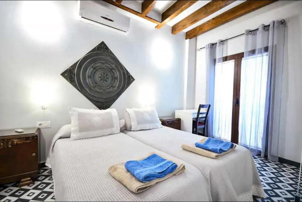 Łóżko lub łóżka w pokoju w obiekcie Typical Sevillan 2 bedroom unit