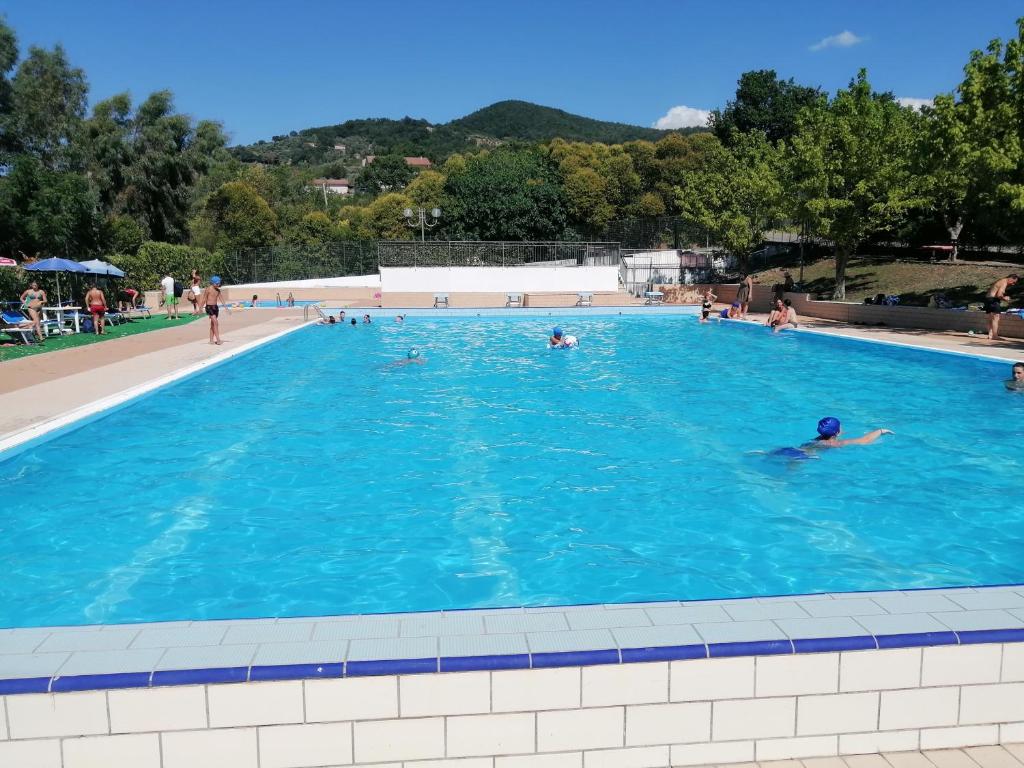 The swimming pool at or close to Tre metr sopra il cielo '' GiraSoli''