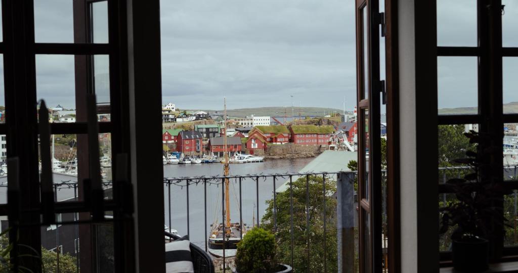 Foto dalla galleria di Penthouse / 4 BR / Downtown / Harbour View a Tórshavn