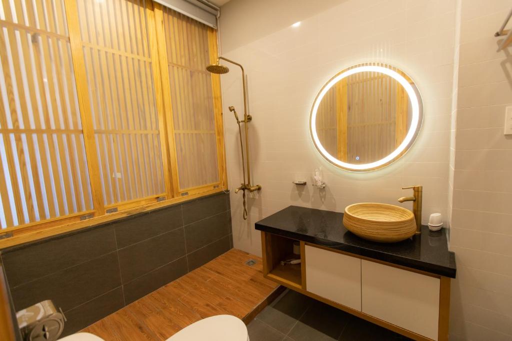 Phòng tắm tại Nguyễn Tài Hostel &amp; Coffee Đà Lạt
