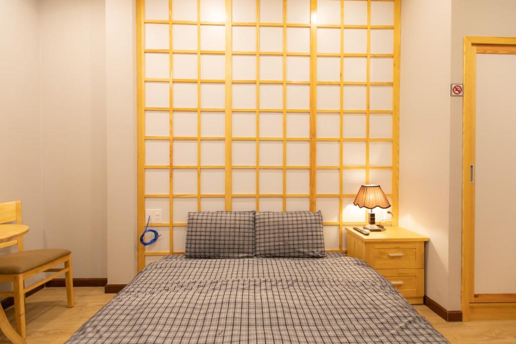 Postel nebo postele na pokoji v ubytování Nguyễn Tài Hostel & Coffee Đà Lạt