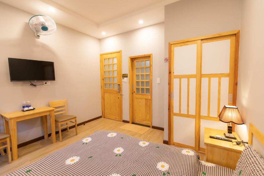 TV/trung tâm giải trí tại Nguyễn Tài Hostel &amp; Coffee Đà Lạt