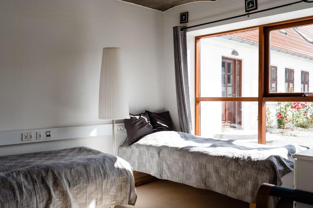 Postel nebo postele na pokoji v ubytování Lundseje Hønsehus