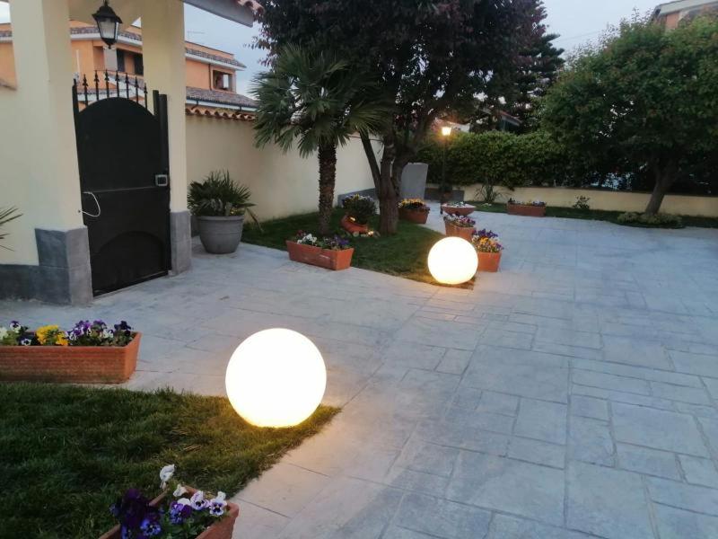 Vonkajšia záhrada v ubytovaní Lo Chalet
