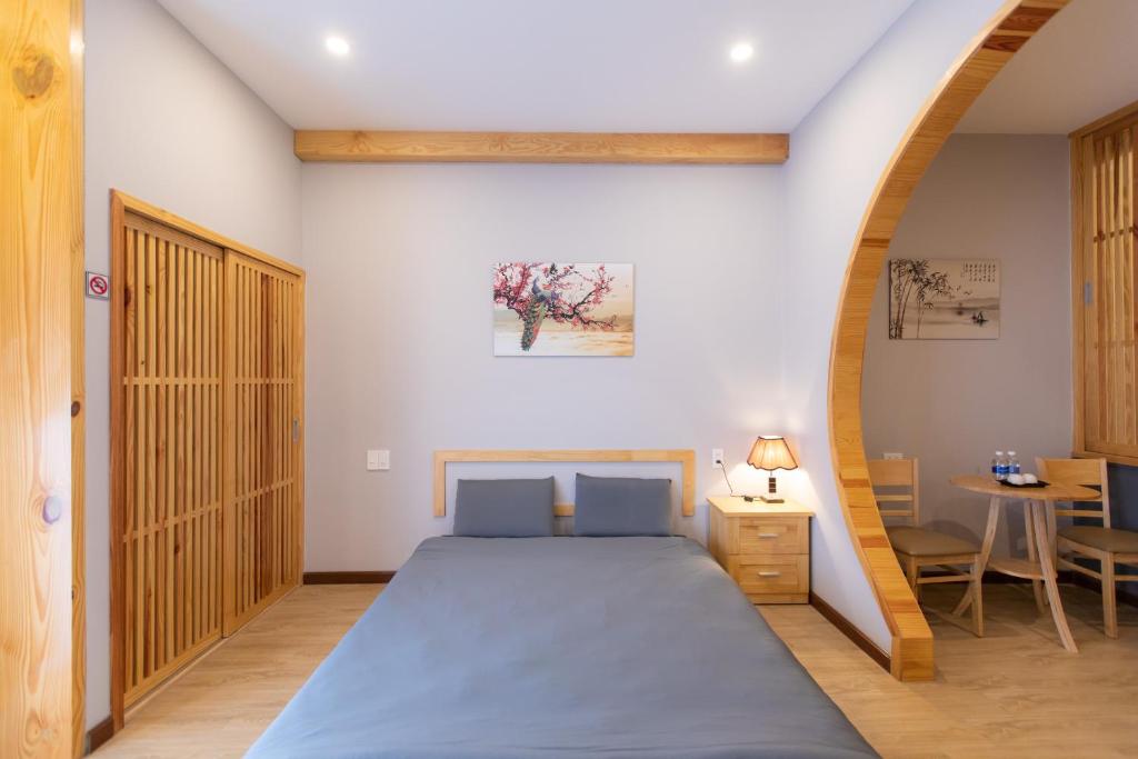 Postel nebo postele na pokoji v ubytování Nguyễn Tài Hostel & Coffee Đà Lạt