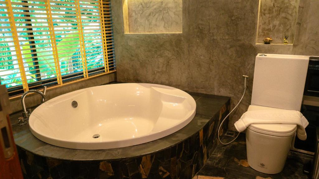 Koupelna v ubytování Touch Beachfront Pool Villa Koh Yao Noi
