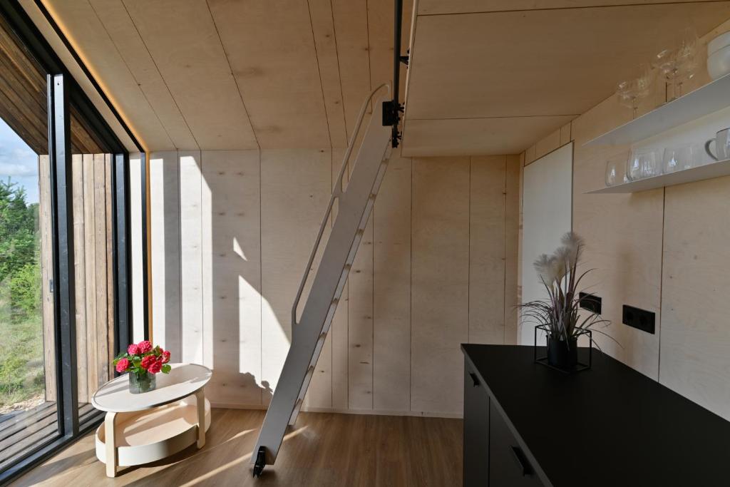 Kuchyň nebo kuchyňský kout v ubytování Unique Tiny House at Saaremaa Golf & Country Club