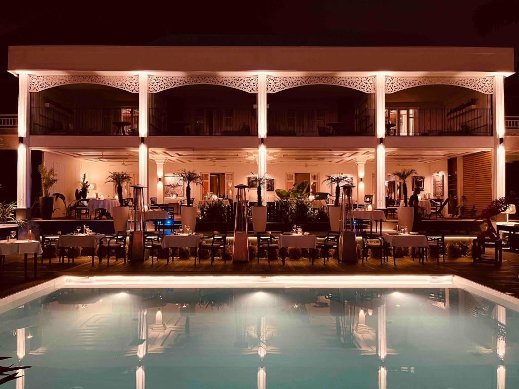 Blue Margouillat Seaview Hotel-RELAIS & CHATEAUXの敷地内または近くにあるプール
