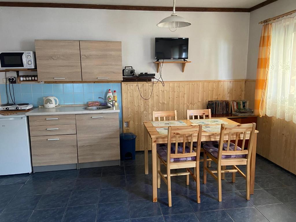 Kuchyň nebo kuchyňský kout v ubytování Apartmán u Marušky