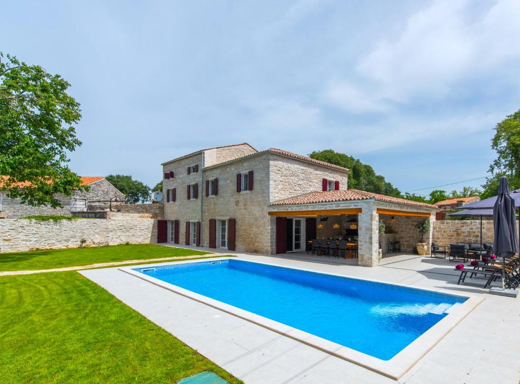 Bazén v ubytování Istria Time - Villa Nyma - Heated Pool nebo v jeho okolí