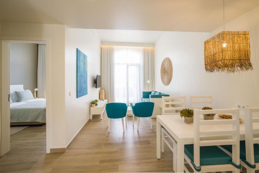 Postel nebo postele na pokoji v ubytování Oasis Tarrafal Alfandega Suites