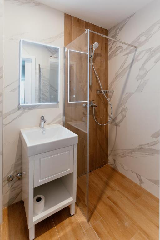 Carmen Residence Apartments - 4