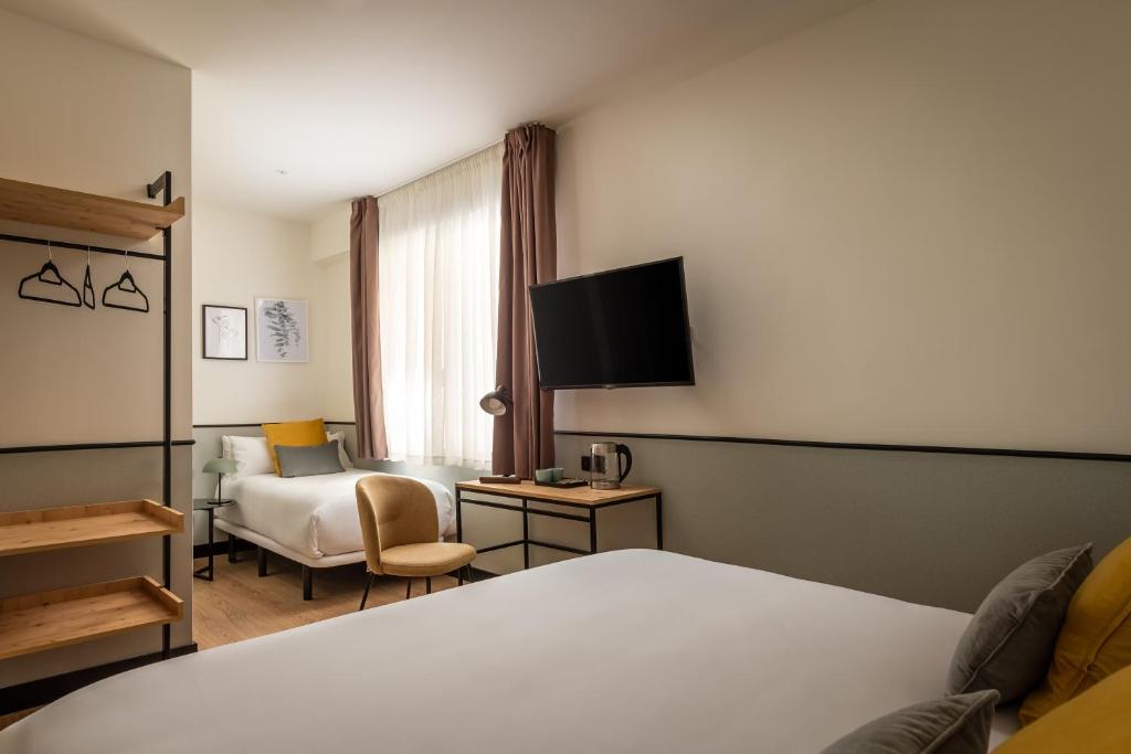 
Standard Triple Room
