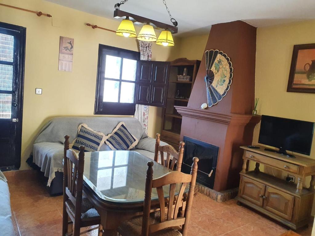 a living room with a table and a couch at Preciosa casa en capileira in Capileira