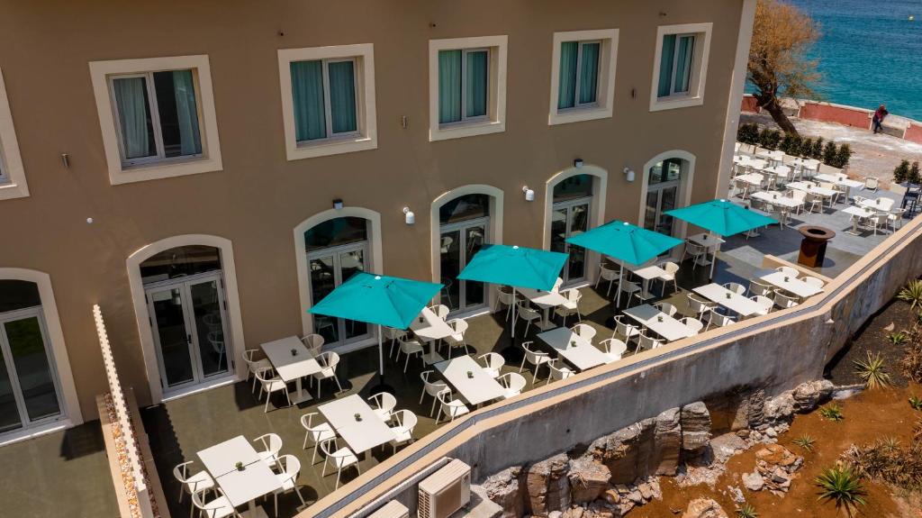 Nespecifikovaný výhled na moře nebo výhled na moře při pohledu z hotelu