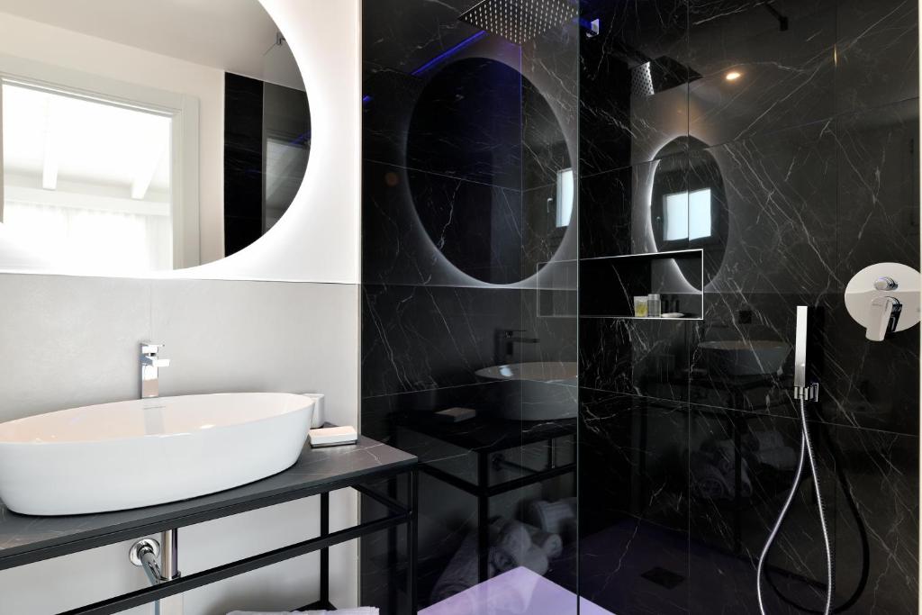 Kúpeľňa v ubytovaní Cara a Bentu - Charming Rooms