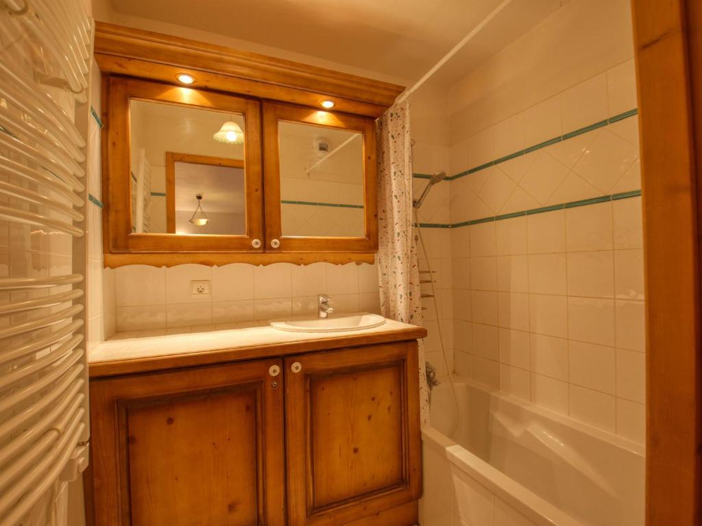 Ein Badezimmer in der Unterkunft Appartement Morillon 1100, 3 pi&egrave;ces, 6 personnes - FR-1-642-40
