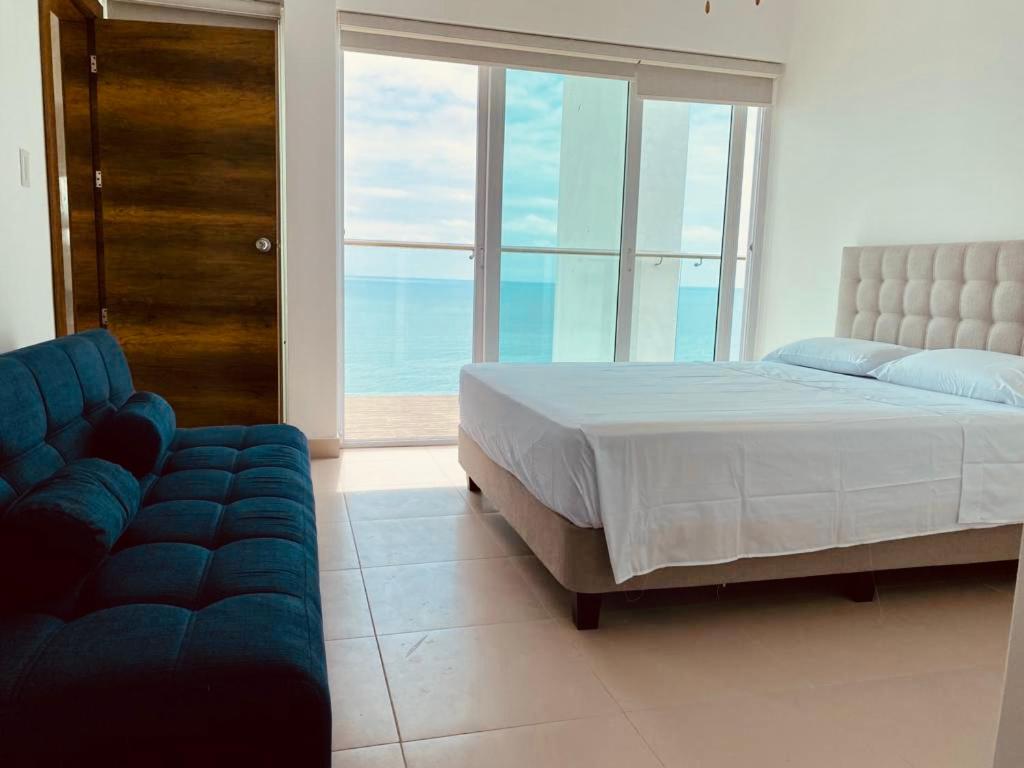 Postel nebo postele na pokoji v ubytování Resort Playa Azul Departamentos